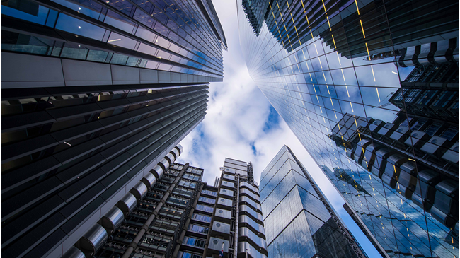 sky between the buildings