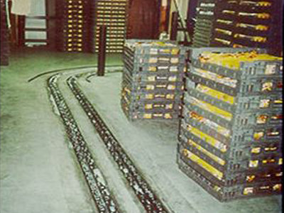3500 Dairy Chain Figure 2B_milk crates in facility